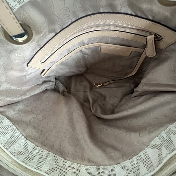 Michael Kors Monogram Jet Set Saffiano Leather Tote - Picture 9 of 11